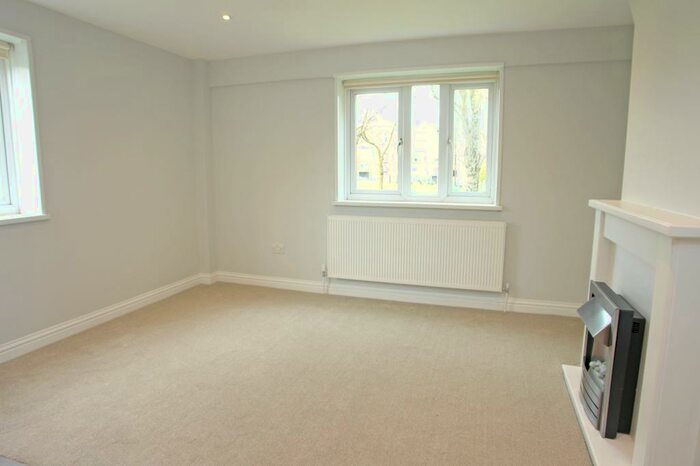 1 Bedroom Apartment To Rent In Tayside Court, Basingdon Way, Camberwell, London, SE5