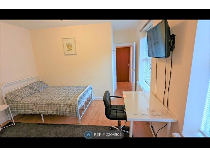 1 Bedroom Flat To Rent In Courtfield House, London, EC1N