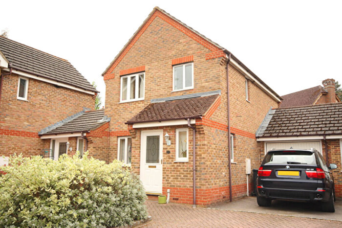 3 Bedroom Semi-Detached House To Rent In Little Riding, Woking, GU22
