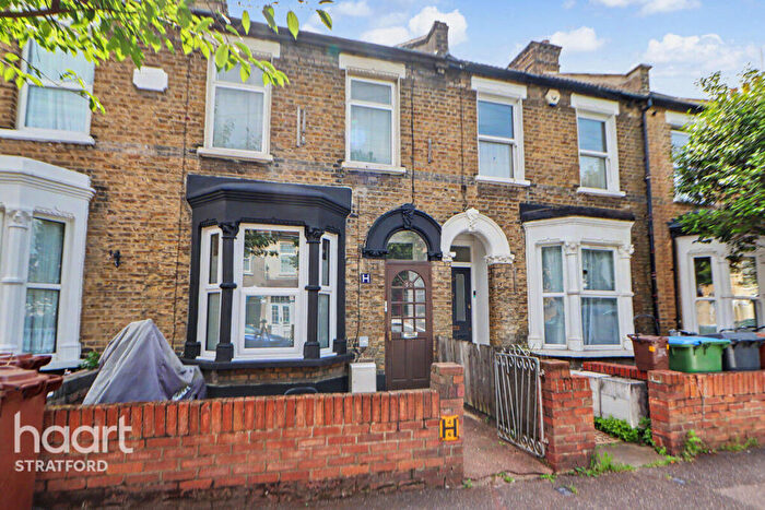 2 Bedroom Flat To Rent In Worsley Road, London, E11