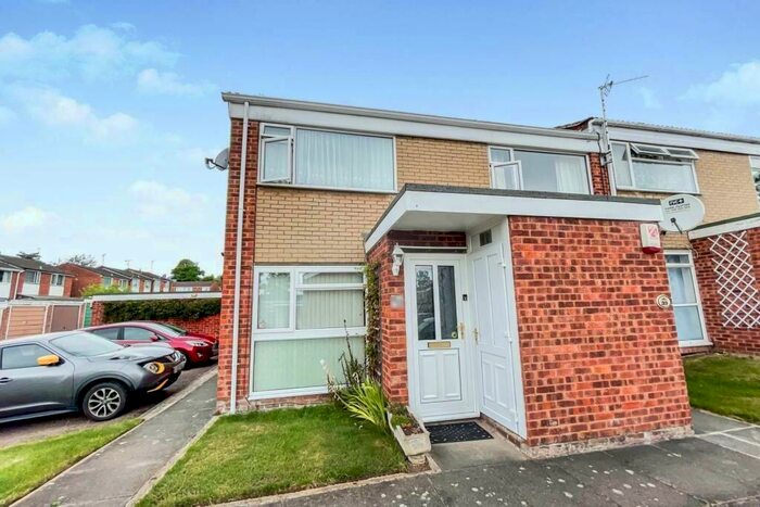 2 Bedroom Maisonette To Rent In Denis Close, Leicester, LE3