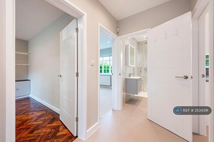 1 Bedroom Flat To Rent In Midholm Close, London, NW11