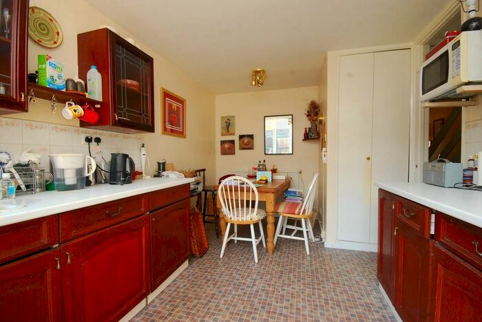 3 Bedroom Flat To Rent In Arabella Drive, Putney, London, SW15