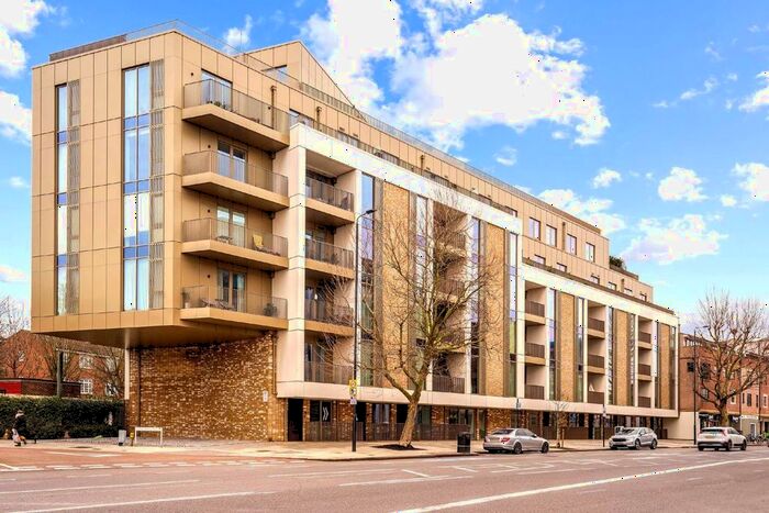 2 Bedroom Flat To Rent In Balham High Road, London, SW17