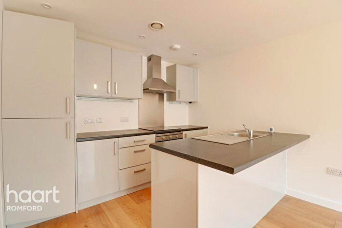 1 Bedroom Flat To Rent In Victoria Road, Romford, RM1