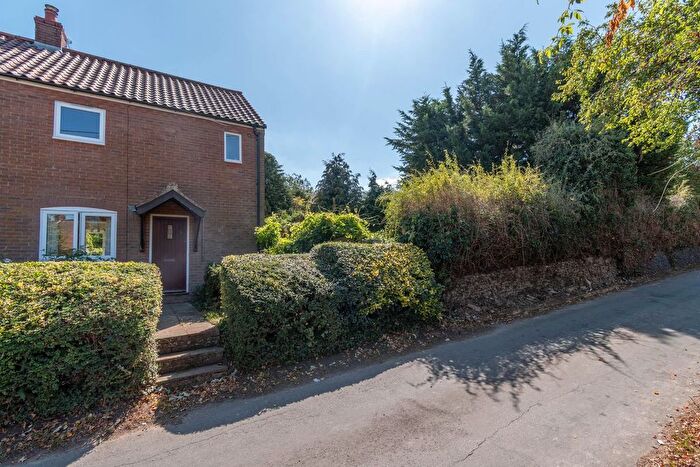 2 Bedroom Terraced House For Sale In New Road, Whissonsett, NR20