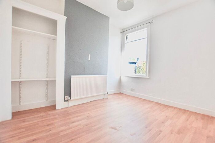 3 Bedroom Terraced House To Rent In Harcourt Road, Stratford, E15