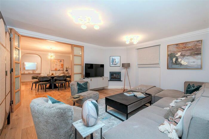 2 Bedroom Flat To Rent In Hans Crescent, Knightsbridge, London, SW1X