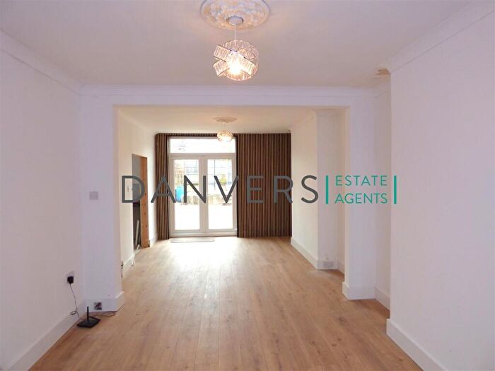 3 Bedroom Semi-Detached House To Rent In Petworth Drive, Leicester, LE3