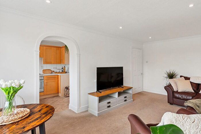 2 Bedroom Flat For Sale In Junction Road, Ashford, TW15