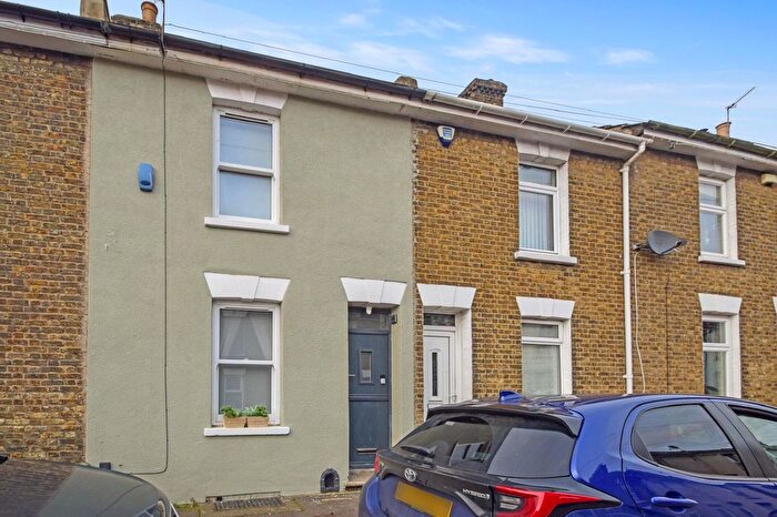 4 Bedroom Property To Rent In Montfort Road, Rochester, ME2