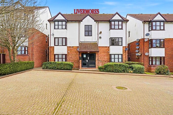 Studio For Sale In Chalice Way, Greenhithe, DA9