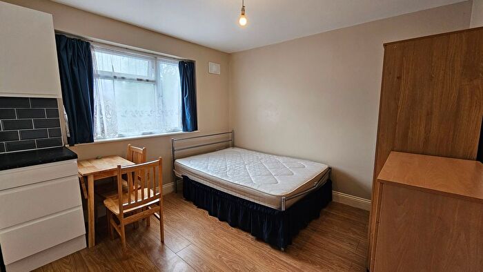 Studio To Rent In Wakemans Hill Avenue, Kingsbury/Colindale, NW9