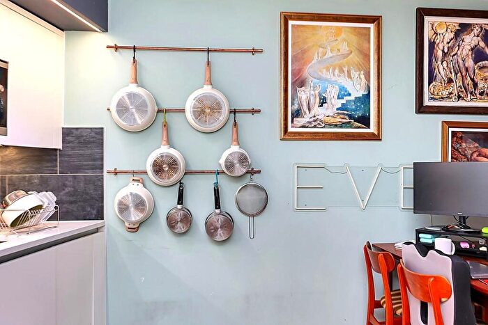 2 Bedroom Flat For Sale In Andre Street, Hackney, E8 - Photo 8