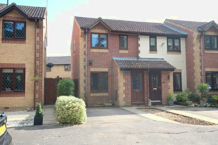 2 Bedroom End Of Terrace House To Rent In Larkspur Drive, SO40