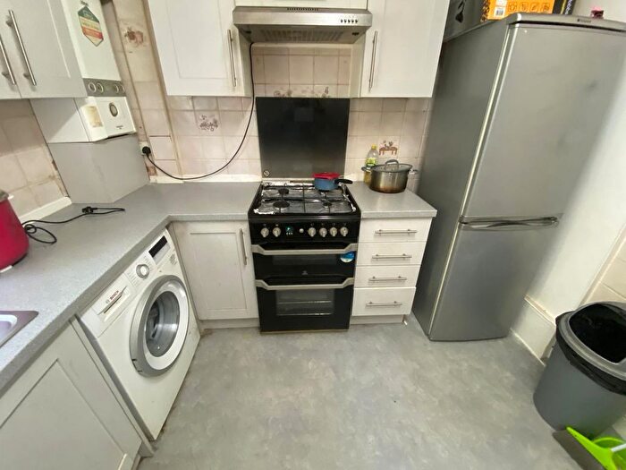 3 Bedroom Flat To Rent In Tamworth Lane, Mitcham, CR4