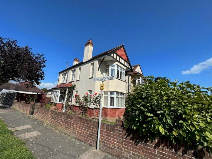 3 Bedroom Detached House To Rent In Northumberland Crescent, Southend-On-Sea, SS1