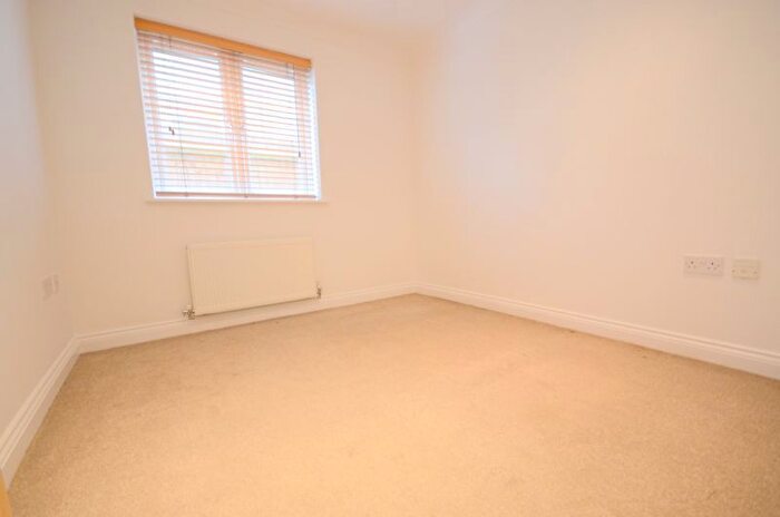 1 Bedroom Flat To Rent In Holdenhurst Road, Bournemouth, BH8