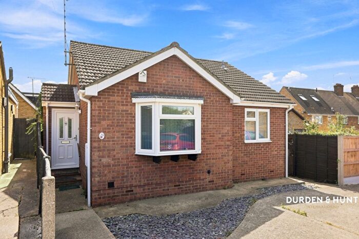 2 Bedroom Detached Bungalow For Sale In Borrowdale Close, Benfleet, SS7