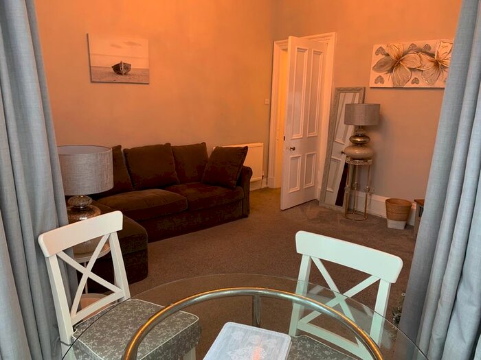 2 Bedroom Flat To Rent In Lawrence Street, West End, Glasgow G11