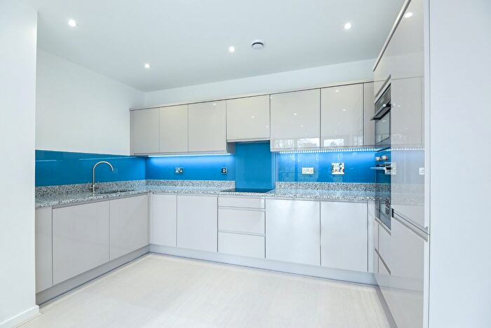 2 Bedroom Flat To Rent In Boundaries Road, Balham, London, SW12