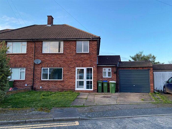 4 Bedroom Semi-Detached House To Rent In Clifton Road, Welling, Kent, DA16