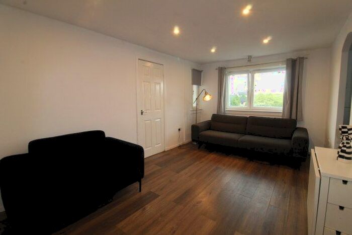 1 Bedroom Flat To Rent In Hutchesontown Court, Glasgow, G5