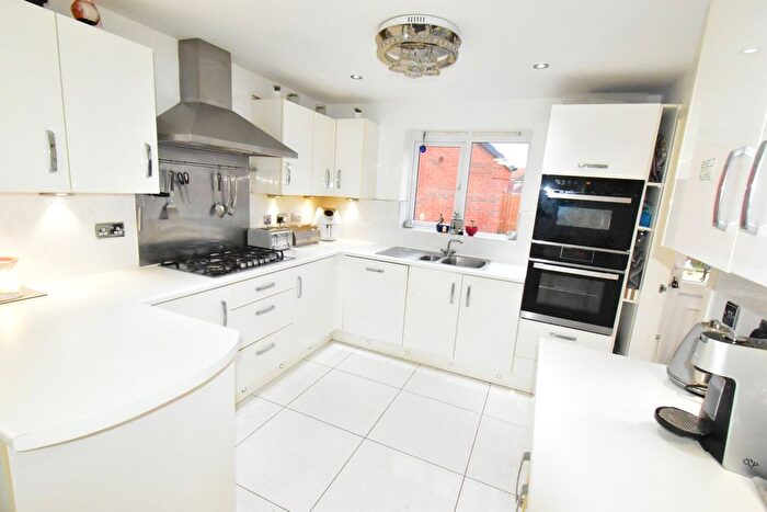 3 Bedroom Detached House For Sale In Lightning Grove, Hucknall, NG15