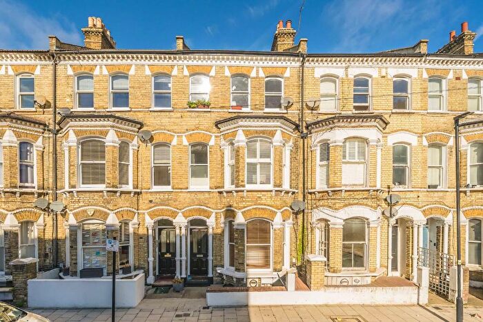 2 Bedroom Flat To Rent In Tregothnan Road, Stockwell, SW9