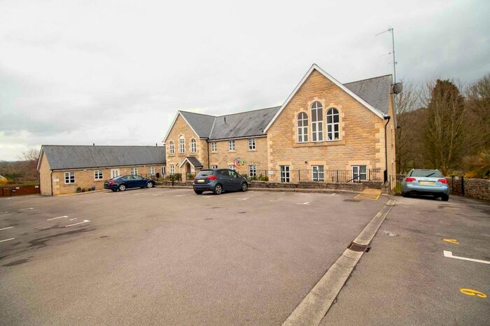 2 Bedroom Flat To Rent In New Road, Holymoorside, S42