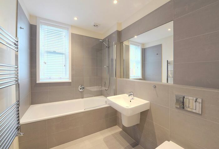 1 Bedroom Flat To Rent In Hamlet Gardens, Hammersmith, W6
