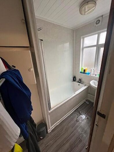 5 Bedroom Semi Detached House To Rent In The Turnways, Headingley, Leeds, LS6