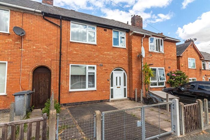 3 Bedroom Semi Detached House For Sale In Swannington Road, Leicester, LE3