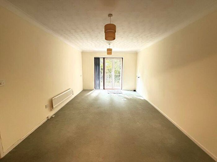 1 Bedroom Flat To Rent In Hillside Gardens, Barnet, EN5
