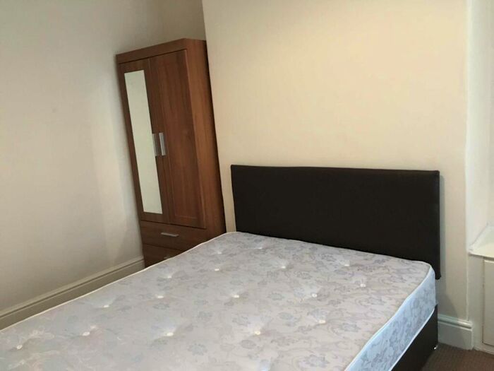 4 Bedroom House To Rent In Chandos Grove, Manchester, M5