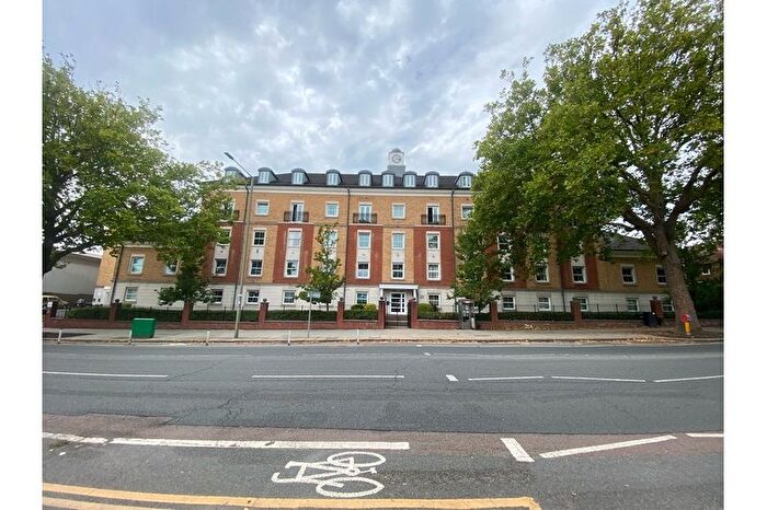 1 Bedroom Flat To Rent In Solomons Court, High Road, Finchley, London, N12
