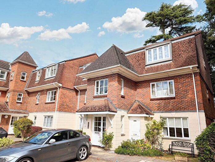 1 Bedroom Flat To Rent In North Parade, Horsham, RH12