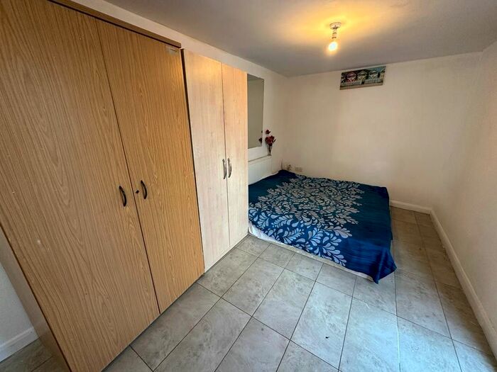 Studio To Rent In St. Leonards Gardens, Hounslow, Greater London, TW5