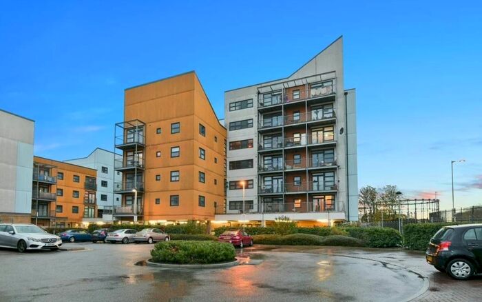 2 Bedroom Flat To Rent In Maltings Close, London, E3