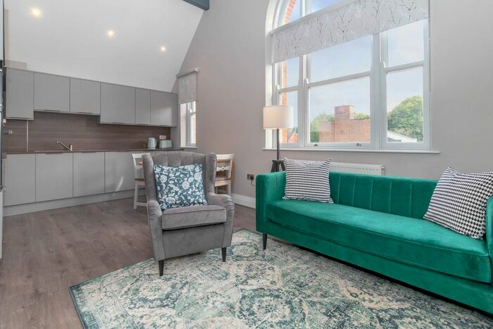 2 Bedroom Flat To Rent In West Lodge, Raddlebarn Road, Selly Oak, Birmingham, B29