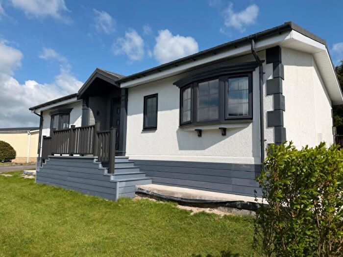 2 Bedroom Park Home For Sale In Meysey Hampton, Cirencester, GL7
