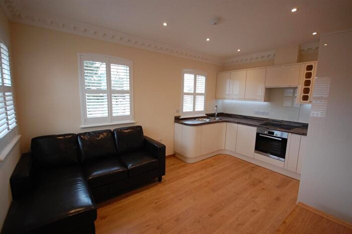 1 Bedroom Apartment To Rent In Castle Crescent, Reading, RG1