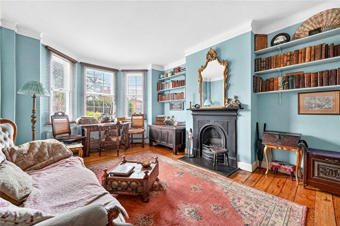 2 Bedroom Flat For Sale In Aylmer Road, N2