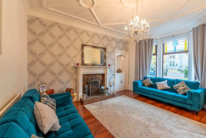 4 Bedroom Semi-Detached House For Sale In Mount Vernon Avenue, Coatbridge, ML5