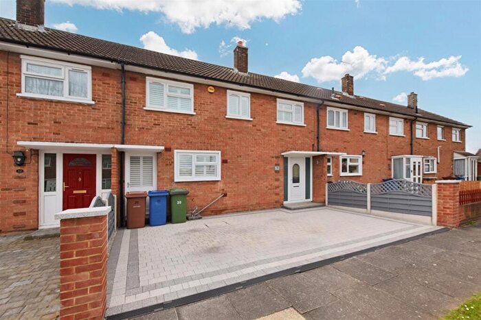 3 Bedroom Terraced House For Sale In No Onward Chain Gourney Grove, Grays, RM16