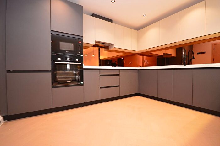 2 Bedroom Flat To Rent In Nile House, Whitechapel, E1