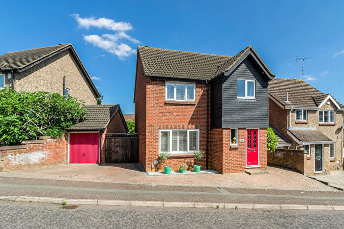 4 Bedroom Detached House For Sale In Bentley Close, Northampton, NN3