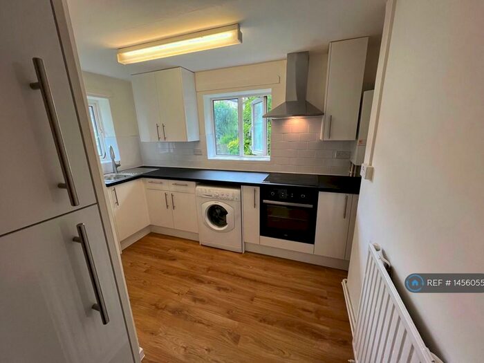 2 Bedroom Maisonette To Rent In Roman Road, London, N10