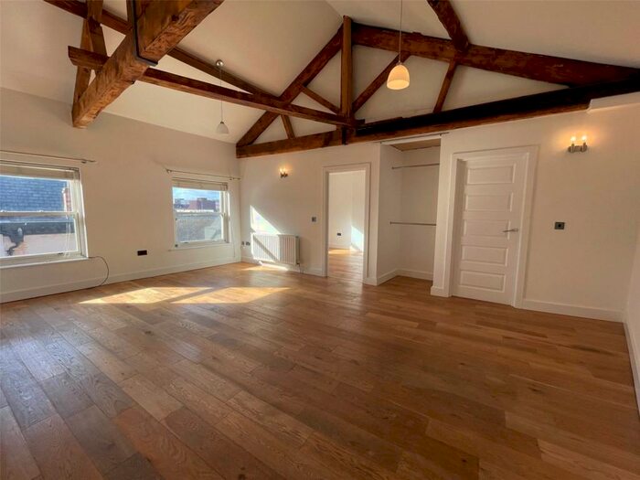 2 Bedroom Apartment To Rent In Castle Yard, Stockport, SK1