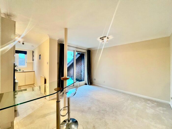 2 Bedroom Penthouse To Rent In Shore Road, Warsash, Southampton, SO31